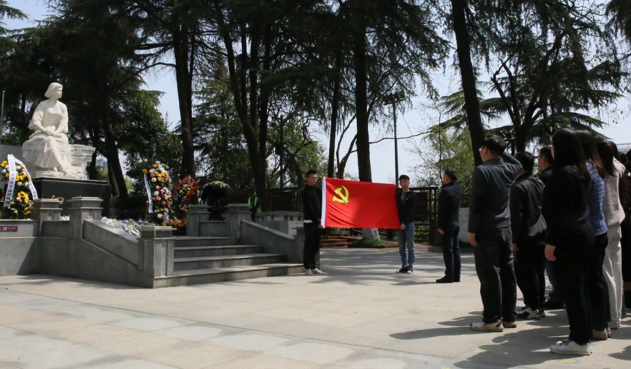 缅怀革命先烈 赓续红色精神丨beats365集团党委组织开展清明祭扫主题活动